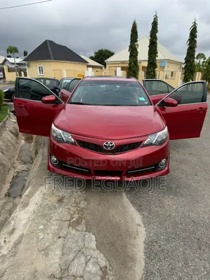 Toyota Camry SE 4dr Sedan (2.5L 4cyl 6A) 2012 Red
