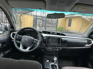 Toyota Hilux 2018 White