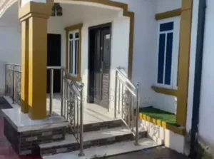 8bdrm Block of Flats in Benin City for sale