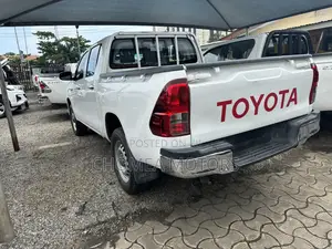 Toyota Hilux 2019 White