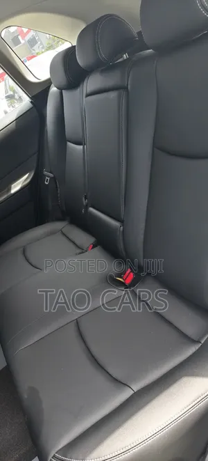 Toyota RAV4 XLE 2021 White