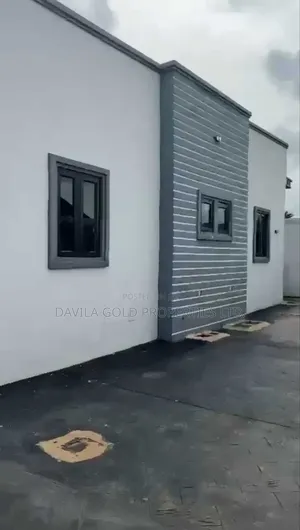 8bdrm Block of Flats in Benin City for sale