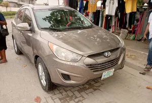 Hyundai Tucson Limited AWD 2012 Gold