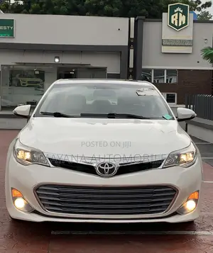 Photo - Toyota Avalon XLE FWDSedan (3.6L 6cyl 6A) 2016 White