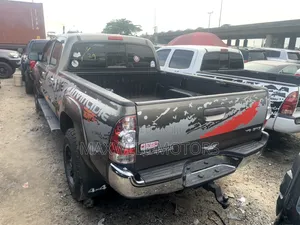 Toyota Tacoma Access Cab V6 Automatic 2011 Brown