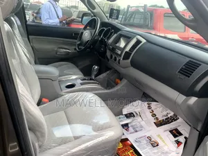Toyota Tacoma Access Cab V6 Automatic 2011 Brown