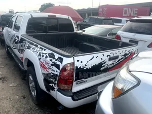 Toyota Tacoma Access Cab 2011 White