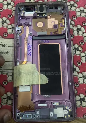 Photo - Samsung Galaxy S9 Crack Screen Available