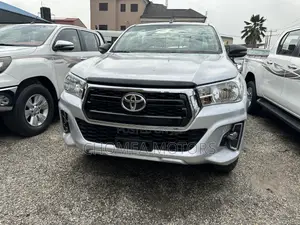 Toyota Hilux 2018 Silver
