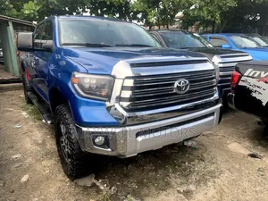 Toyota Tundra Limited 5.7L V8 4x2 Double Cab 6.6 ft. box 145.7 in. WB