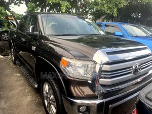Toyota Tundra Limited 5.7L V8 4x2 CrewMax 5.6 ft. box 145.7 in. WB 2016