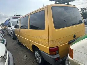 Volkswagen Transporter 2005 Yellow
