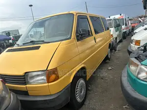 Volkswagen Transporter 2005 Yellow