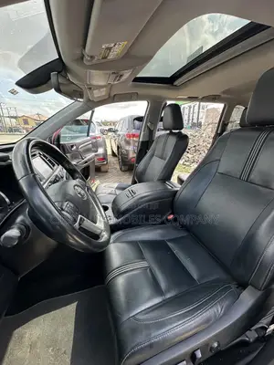 Toyota Highlander SE 4x2 V6 (3.5L 6cyl 8A) 2018 Red