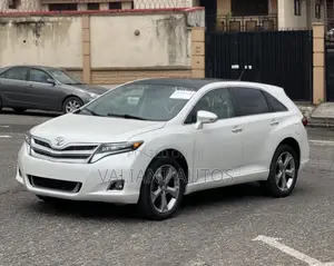 Photo - Toyota Venza 2015 White