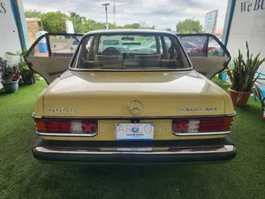 Mercedes-Benz 300D 1979 Yellow