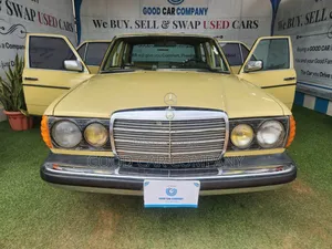 Mercedes-Benz 300D 1979 Yellow