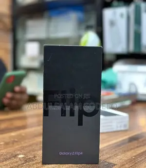 New Samsung Galaxy Z Flip4 256 GB Black