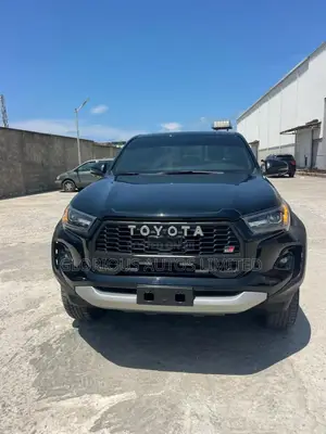 Toyota Hilux 2024 Black