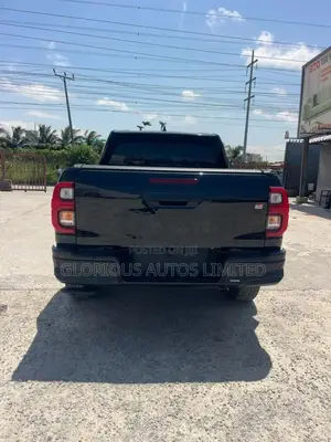 Toyota Hilux 2024 Black