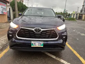 Toyota Highlander XLE 2021 Blue