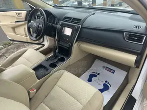 Toyota Camry LE 4dr Sedan (2.5L 4cyl 6A) 2017 White