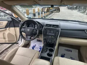 Toyota Camry LE 4dr Sedan (2.5L 4cyl 6A) 2017 White