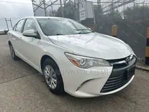 Toyota Camry LE 4dr Sedan (2.5L 4cyl 6A) 2017 White