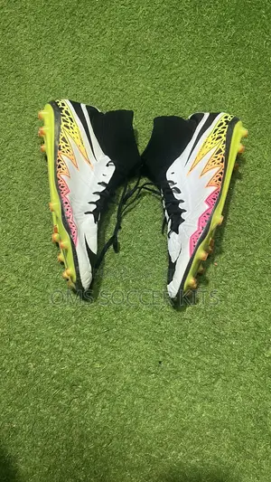 Nike Hypervenom Phantom Ii Soccer Cleats. (46)