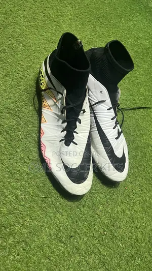 Nike Hypervenom Phantom Ii Soccer Cleats. (46)