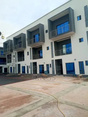 4bdrm Duplex in Gaduwa for sale
