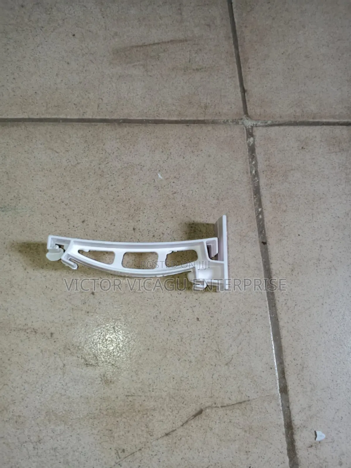Hanger Fitting Gutter