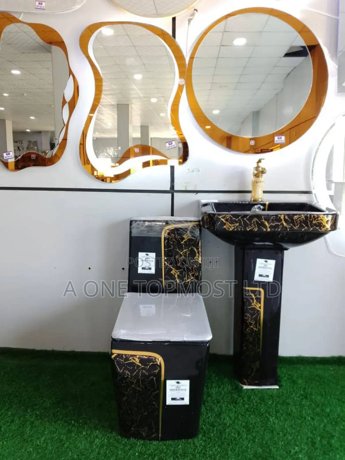 Water Closet (Black Gold Line)