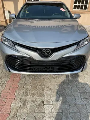 Toyota Camry LE FWD (2.5L 4cyl 8AM) 2018 Silver