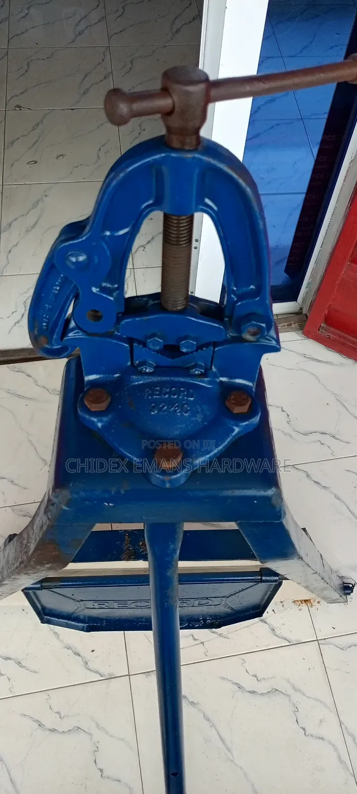 Hinged Pipe Vice 1/8 to 6"
