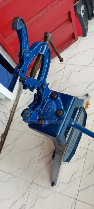Hinged Pipe Vice 1/8 to 6"