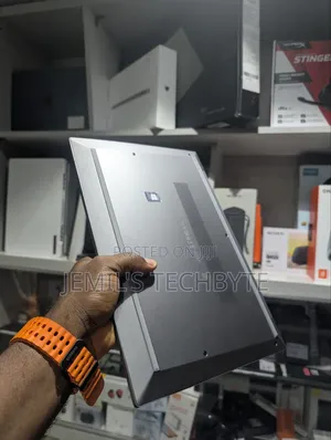 Laptop HP ZBook Firefly G8 16GB Intel Core I7 SSD 256GB