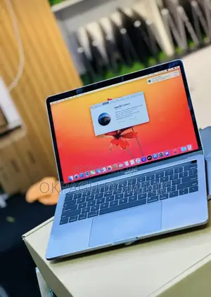 Laptop Apple MacBook Pro 2017 8GB Intel Core I7 SSD 512GB
