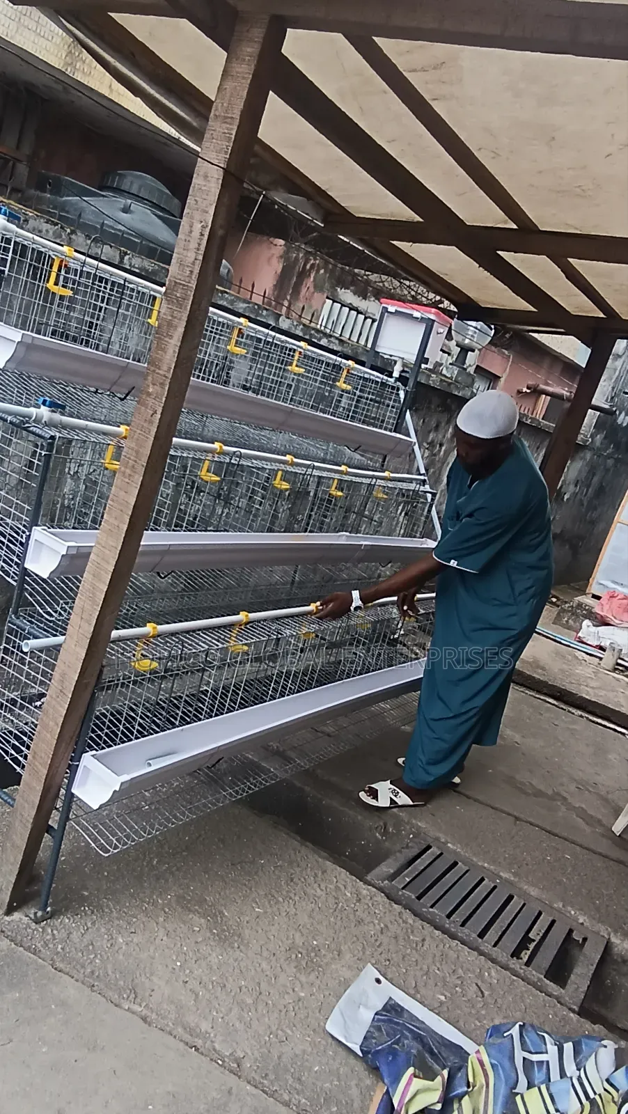 Fence Side Poultry Cage
