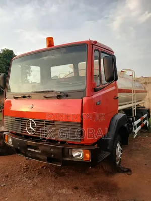 Foreign Used Mercedes Benz Water Tanker