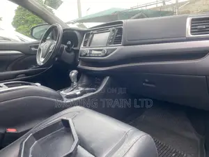Toyota Highlander XLE 4x2 V6 (3.5L 6cyl 8A) 2018 Black