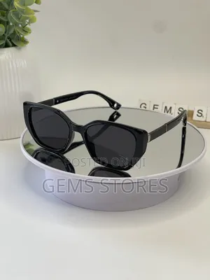 Chic Black Cat-Eye Sunglasses - Trendy Uv Protected!