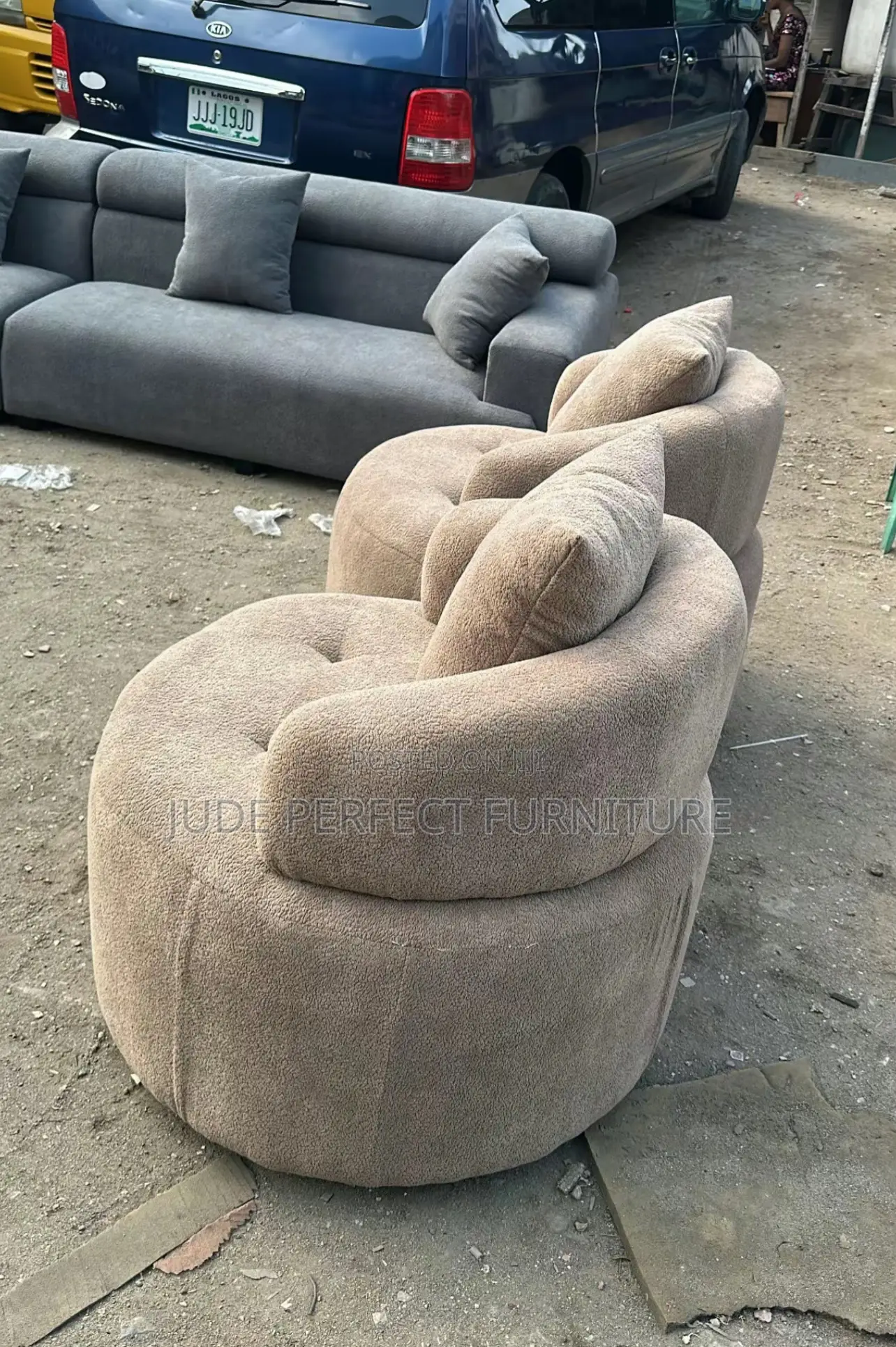 High Quality Specious 2 Single Sofas