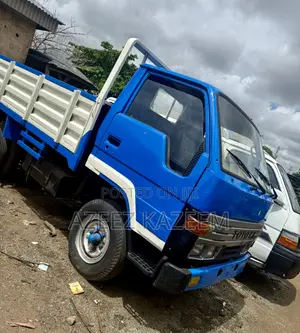 Photo - Toyota Dyna 200 Six Tyres 4.5tonnage Capacity