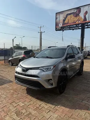 Toyota RAV4 XLE 4dr SUV (2.5L 4cyl 6A) 2018 Silver