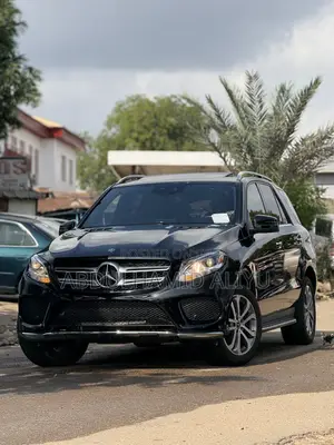 Photo - Mercedes-Benz GLE-Class GLE 350 2018 Black