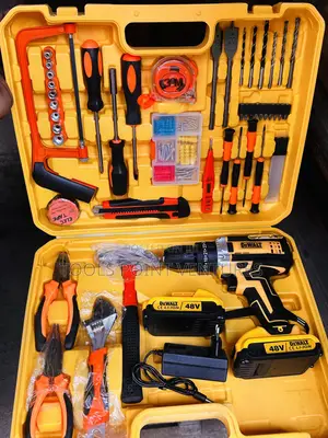Dewalt Screwing Machine With Accessories