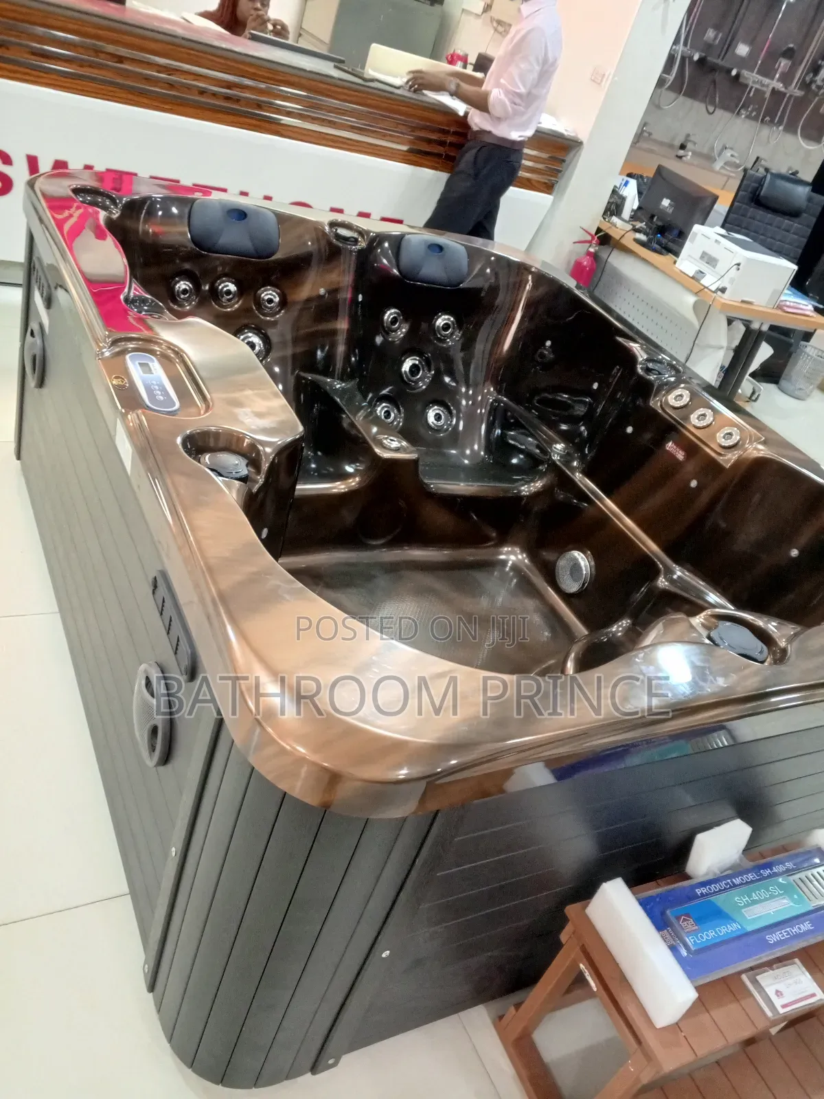 Four Seater Spa Jacuzzi