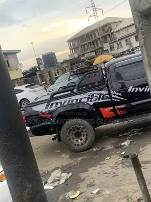 Booth Cover and Spoiler Toyota Hilux Available