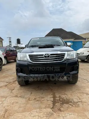 Photo - Toyota Hilux 2017 Matt Black